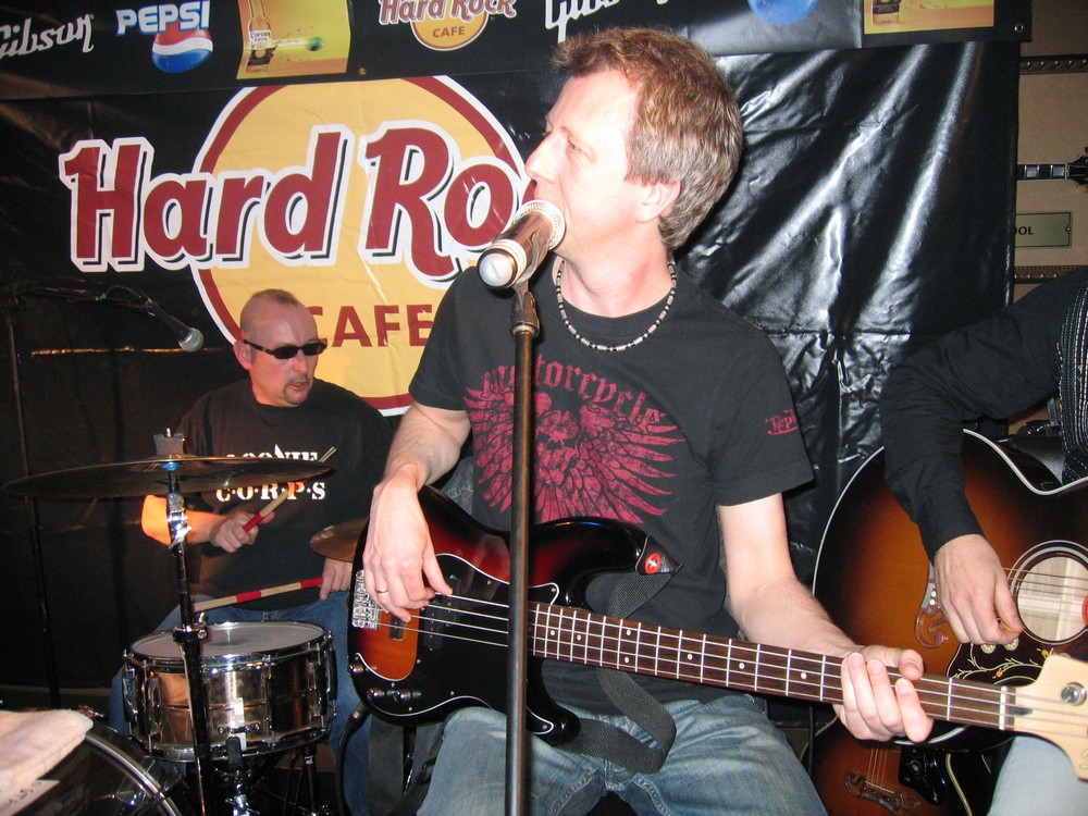 thunder hard rock cafe march 2006 65